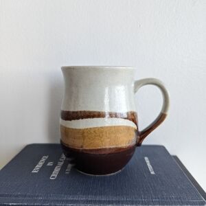 Vintage cream and brown waves Stoneware mug